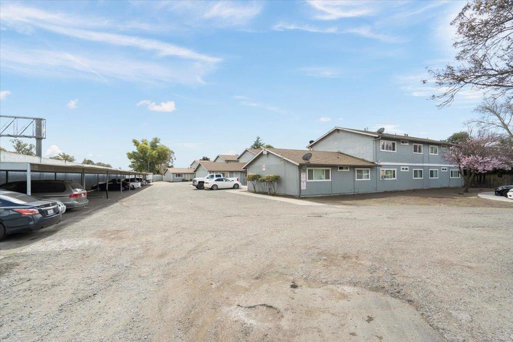590 Stoney Court Property Photo 9