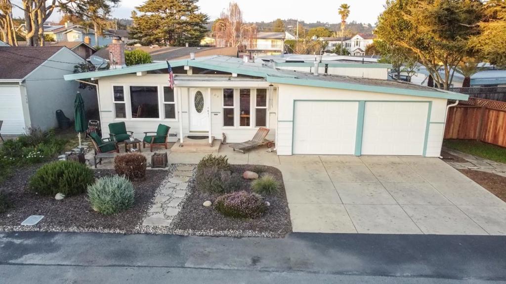 108 Santa Cruz Avenue Property Photo 1