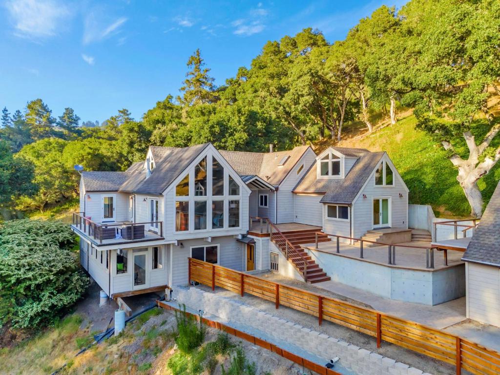411 Hecker Pass Road Property Photo 1