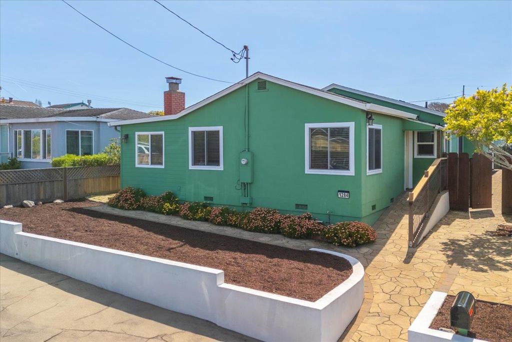 Seaside Real Estate Listings Main Image