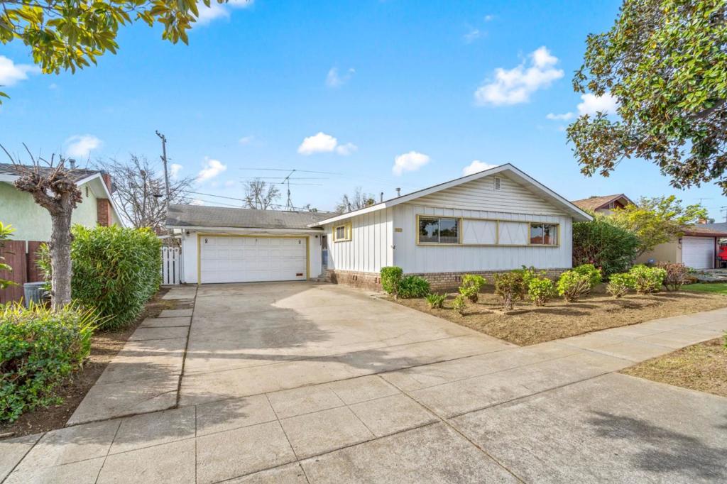 922 Iris Avenue Property Photo