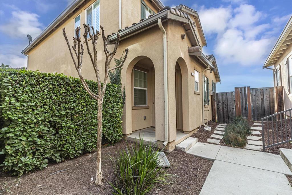 78 Caspian Way Property Photo