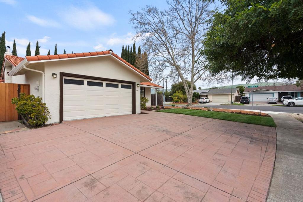 2897 Largo Drive Property Photo