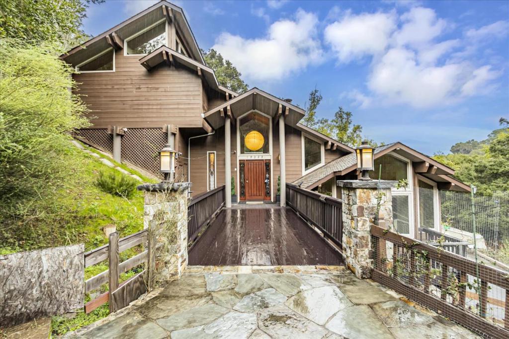 19233 Mountain Way Property Photo