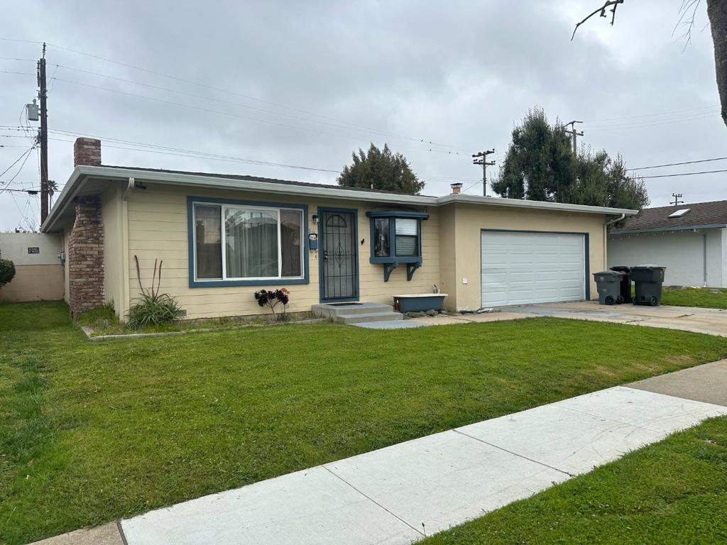 216 Crescent Way Property Photo