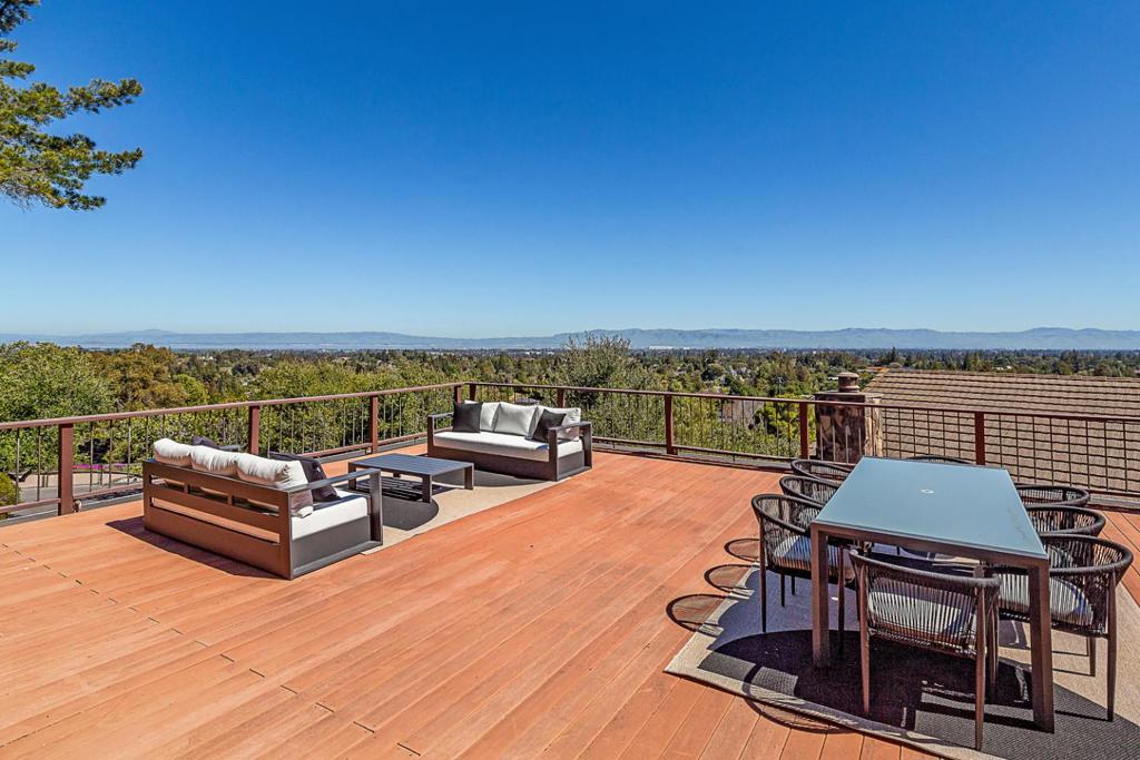 12668 La Cresta Court Property Photo