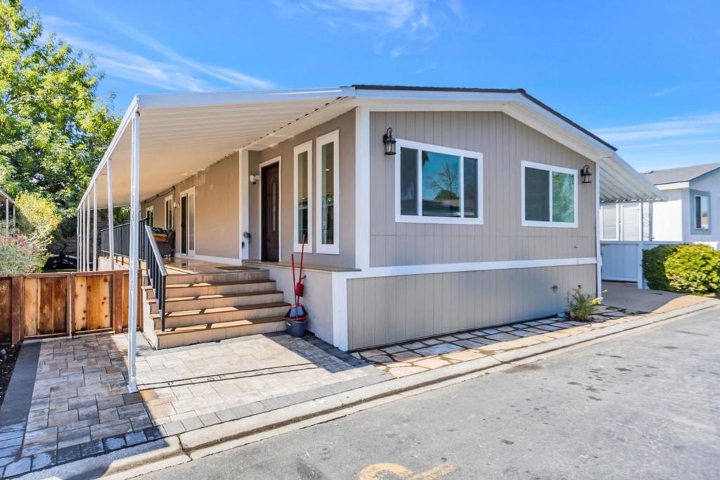 2151 Oakland Property Photo