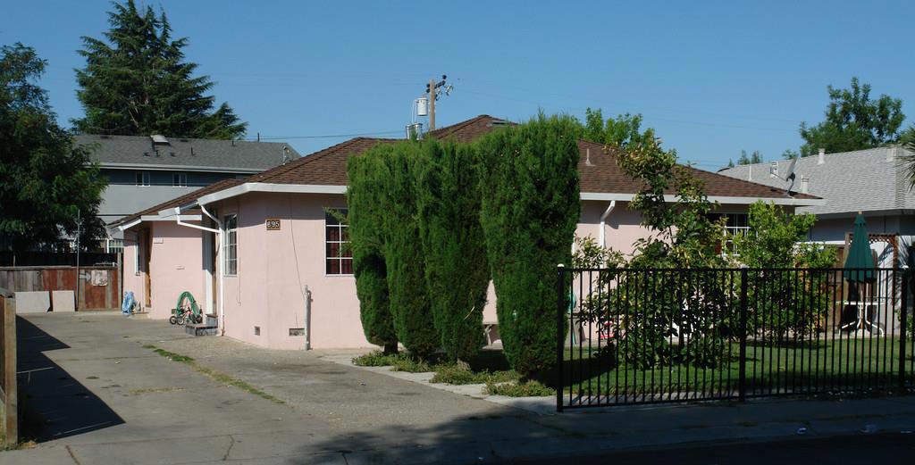 695697 Banff Street Property Photo