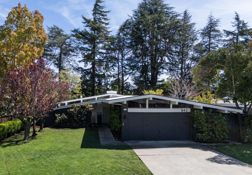 842 Southampton Drive Property Photo
