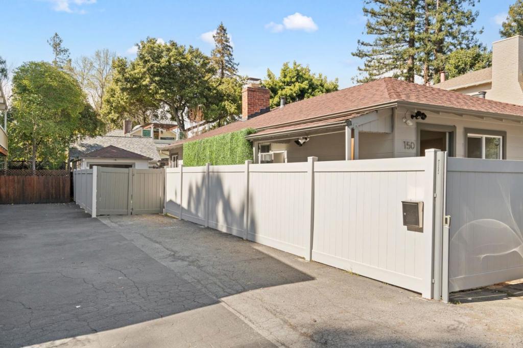 150 Middlefield Road Property Photo