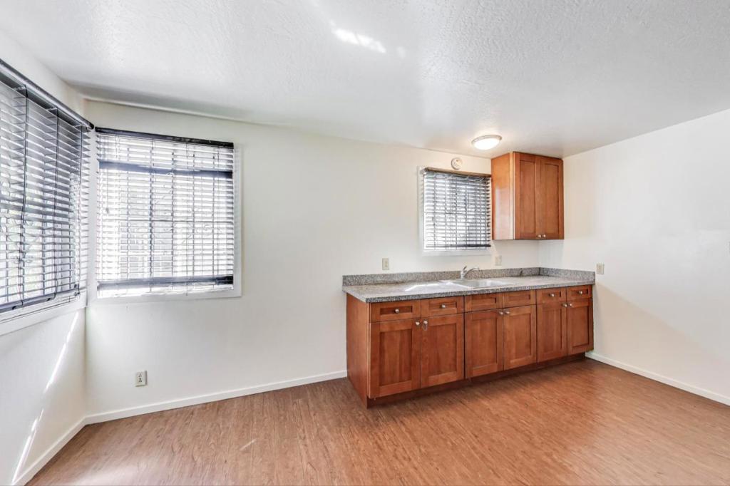 210 Willits Street Property Photo 8