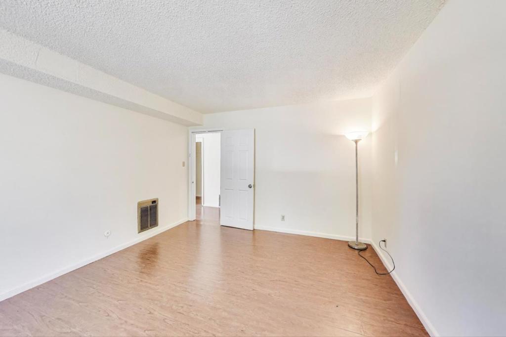 210 Willits Street Property Photo 11