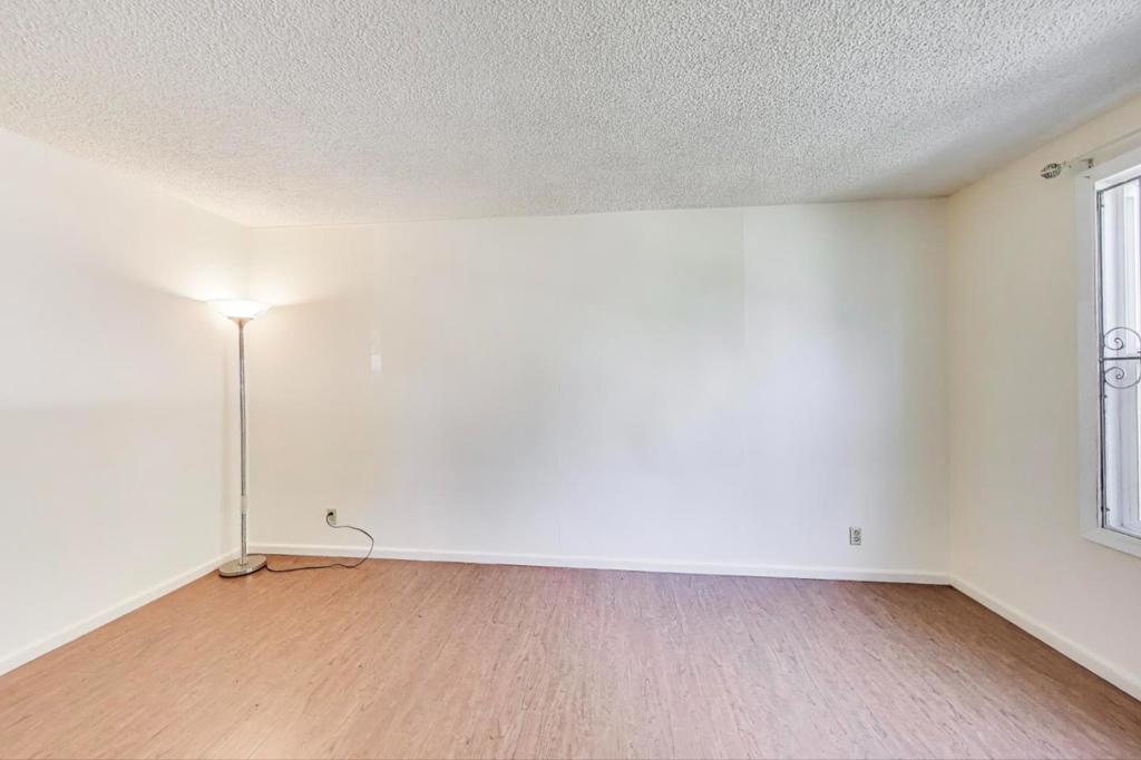 210 Willits Street Property Photo 12