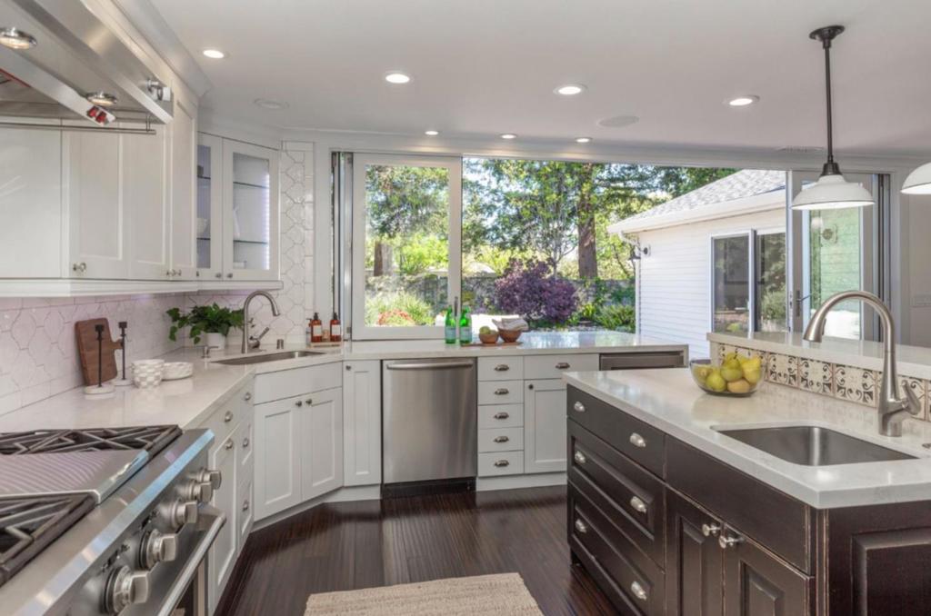 18901 Devon Avenue Property Photo