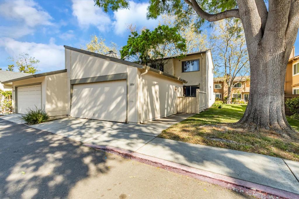 1084 Regency Knoll Drive Property Photo