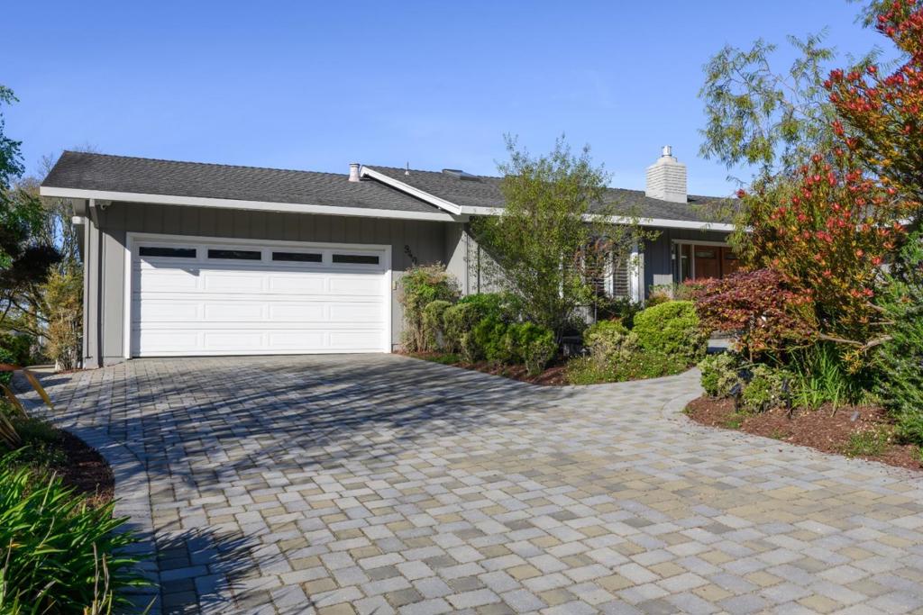 940 Pinehurst Drive Property Photo 1