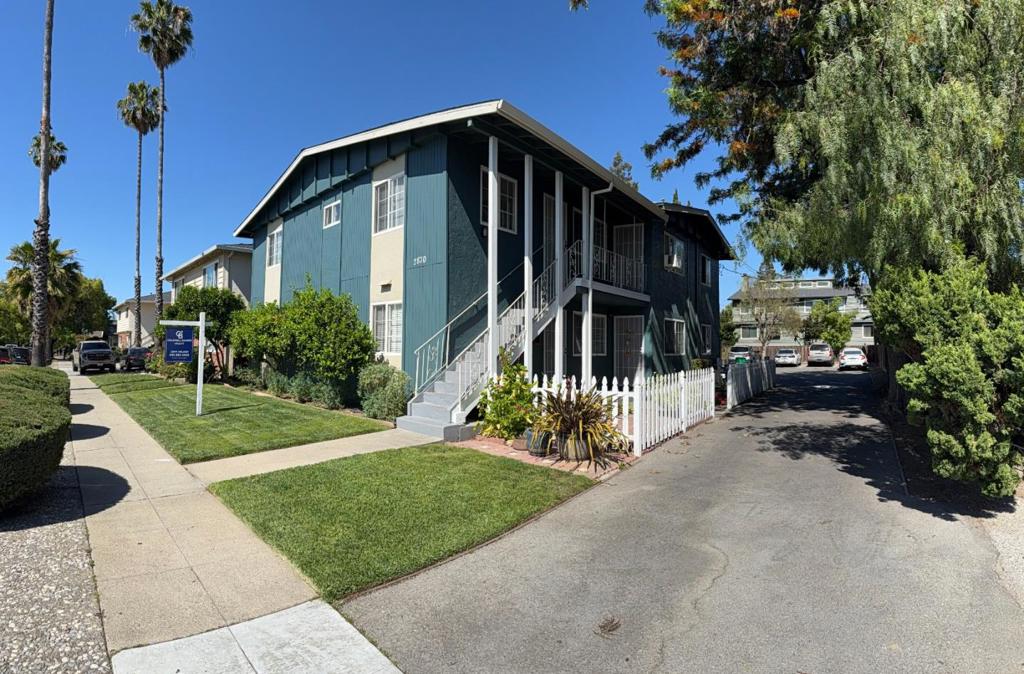 2870 Joseph Avenue Property Photo 1