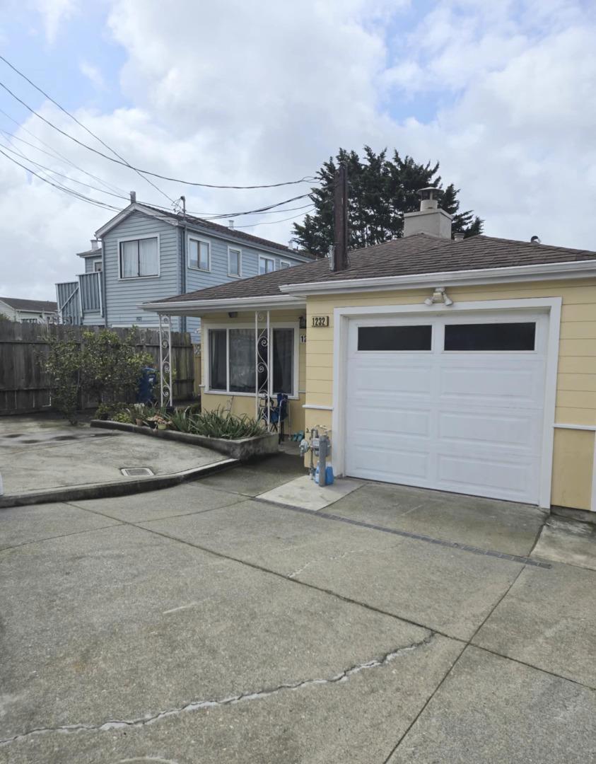 1232 Hillside Blvd Property Photo 2