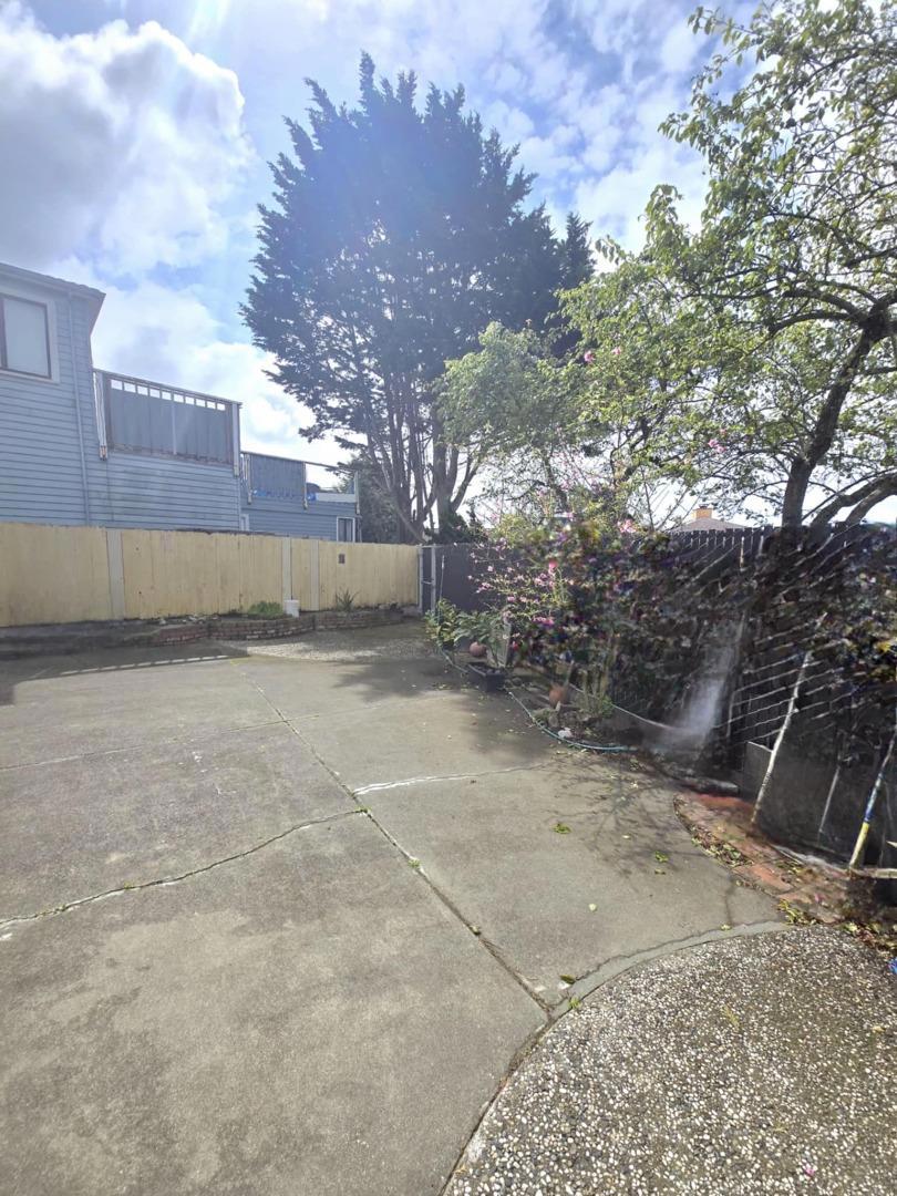 1232 Hillside Blvd Property Photo 7