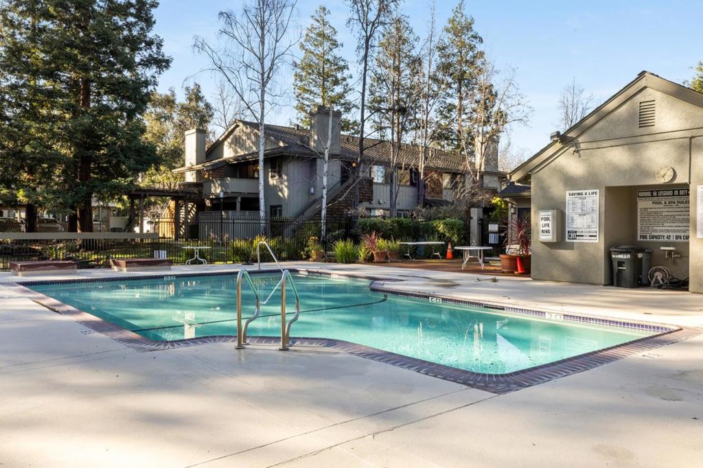 1120 La Terrace Circle Property Photo 1