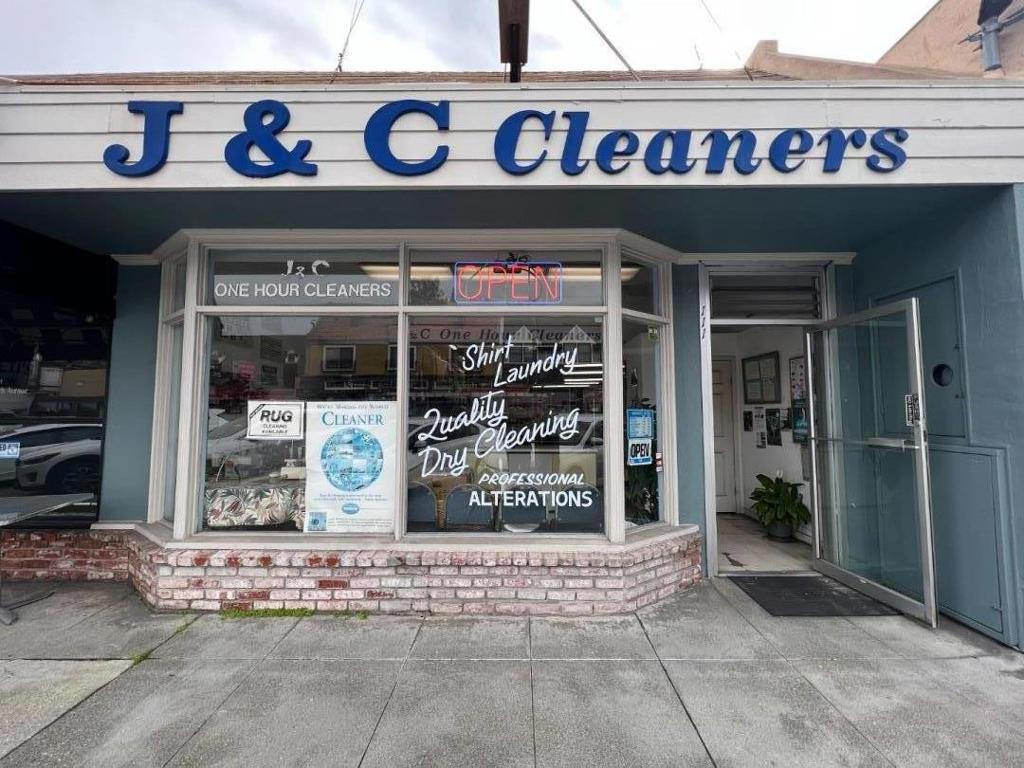 111 111 W 25th Street Property Photo 2
