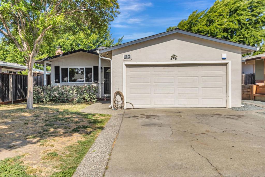 546 Menker Avenue Property Photo 1