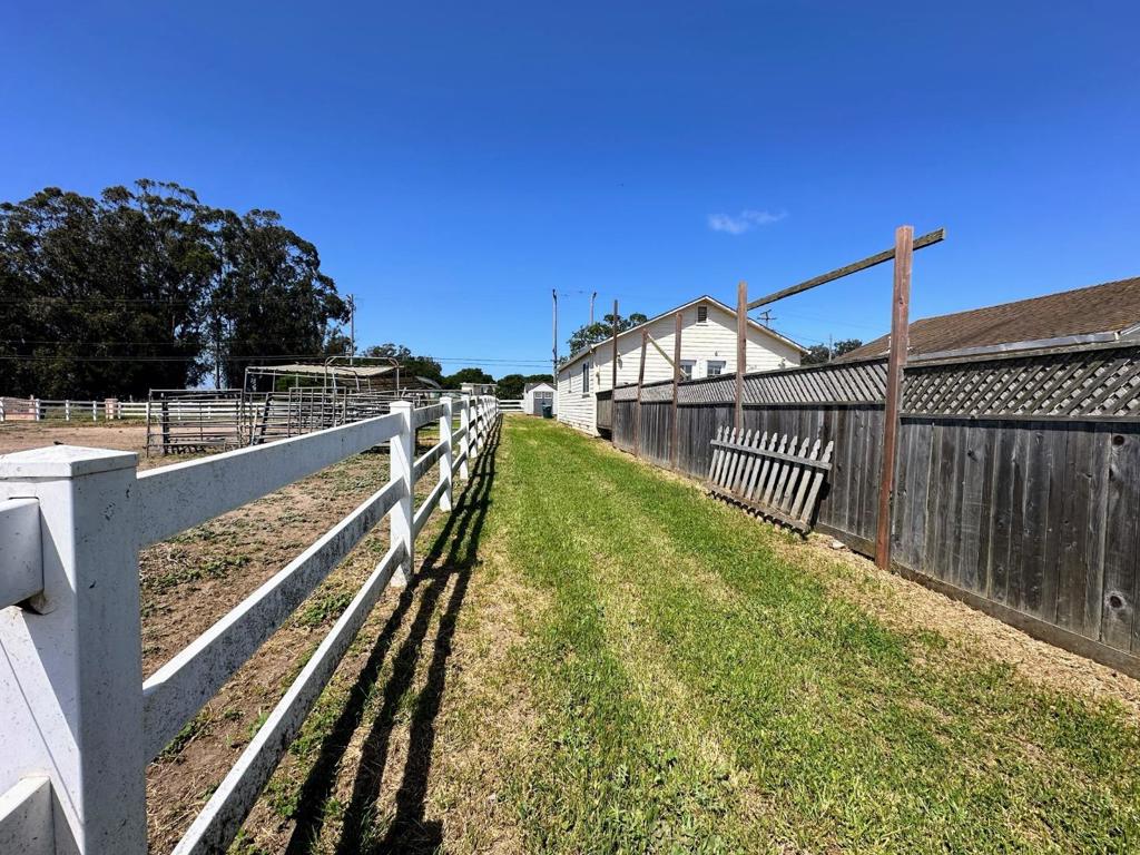 15570 Del Monte Farms Road Property Photo 11