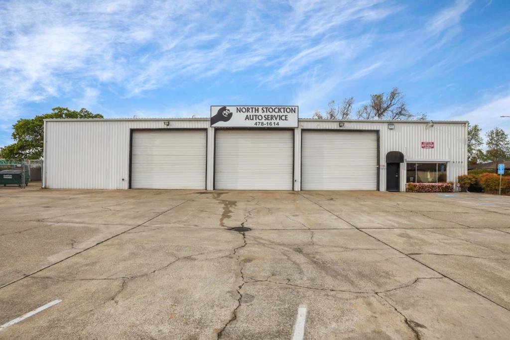 8709 Davis Road Property Photo 3