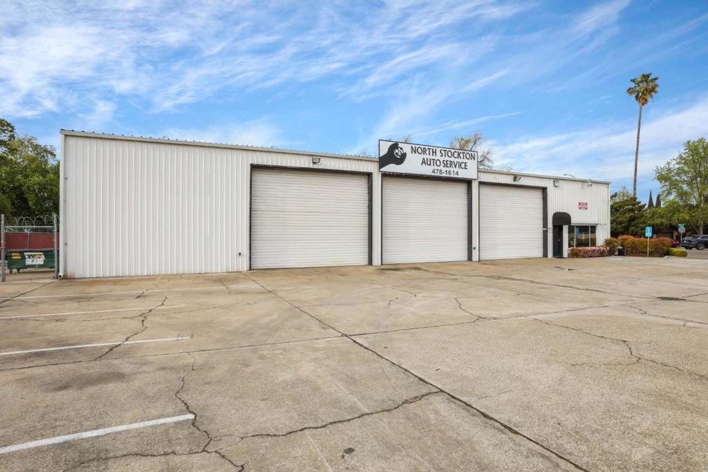 8709 Davis Road Property Photo 4