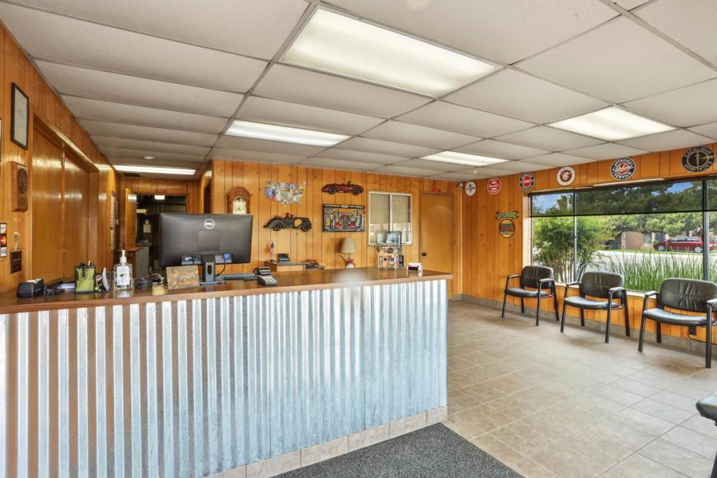8709 Davis Road Property Photo 14