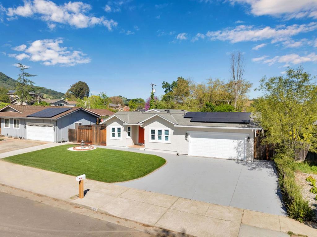 185 Mathilda Court Property Photo 3