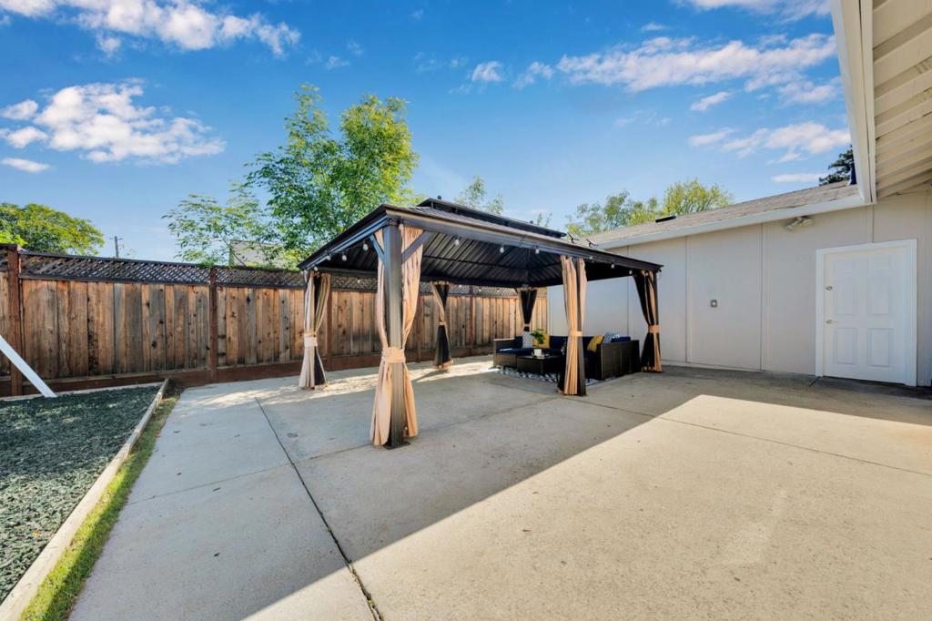 185 Mathilda Court Property Photo 38