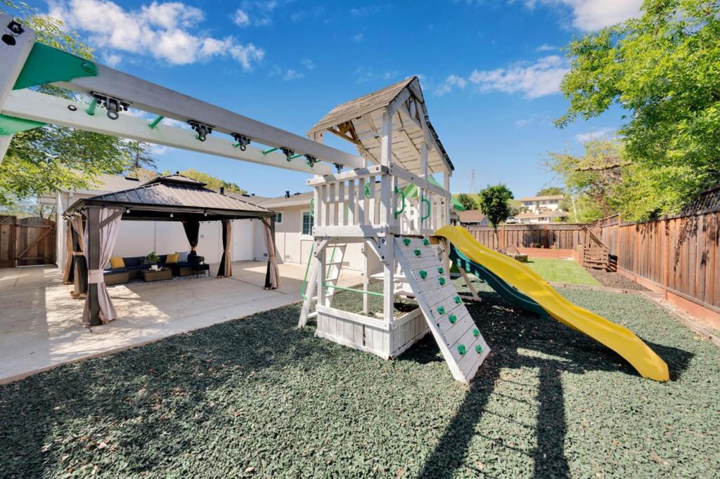 185 Mathilda Court Property Photo 41