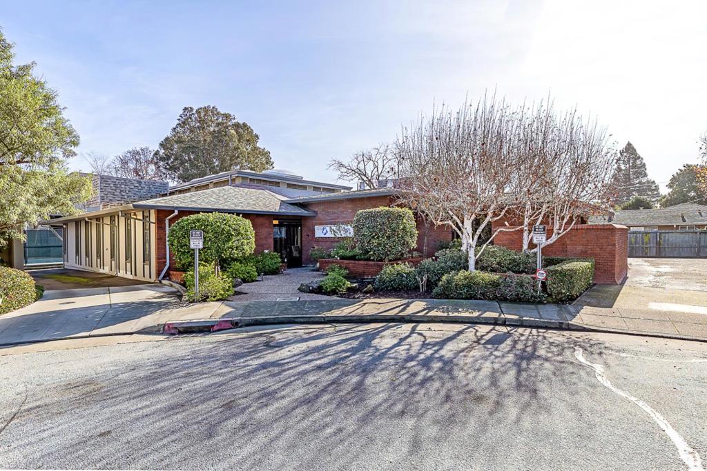 2075 Pioneer Court Property Photo