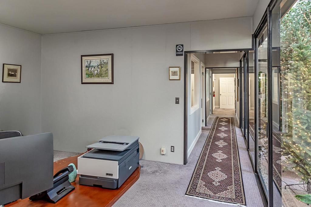 2075 Pioneer Court Property Photo 6