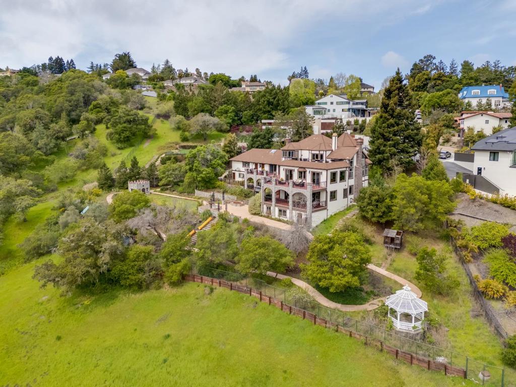 40 Cinnamon Court Property Photo