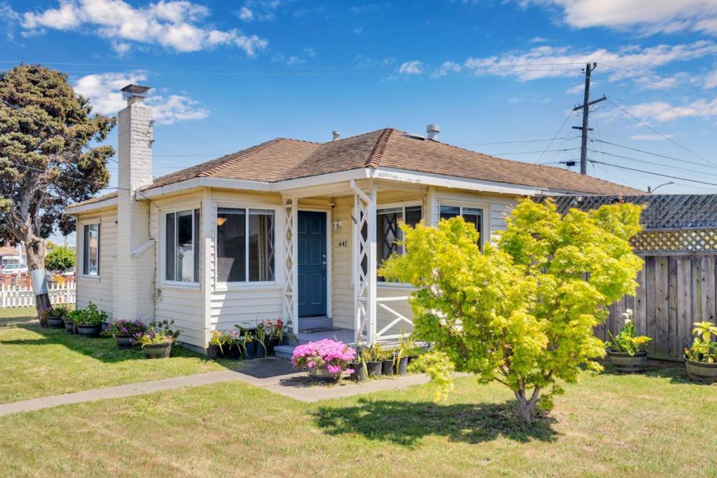 641 Mayfair Avenue Property Photo