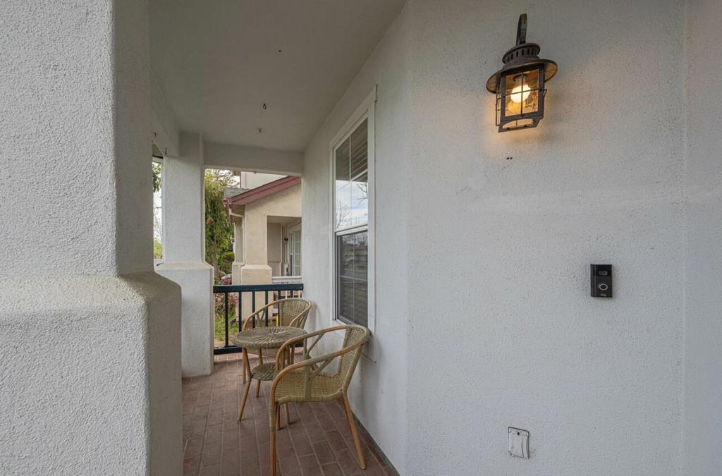 1641 Beacon Hill Drive Property Photo 2