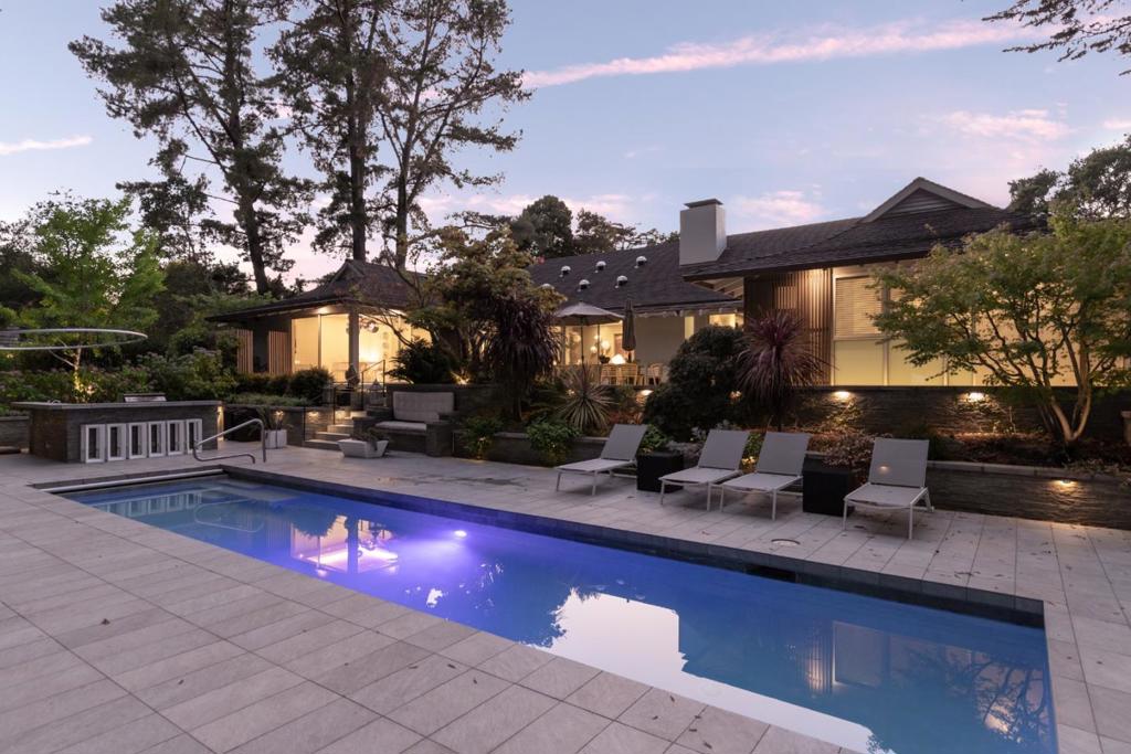 1850 Brookvale Road Property Photo