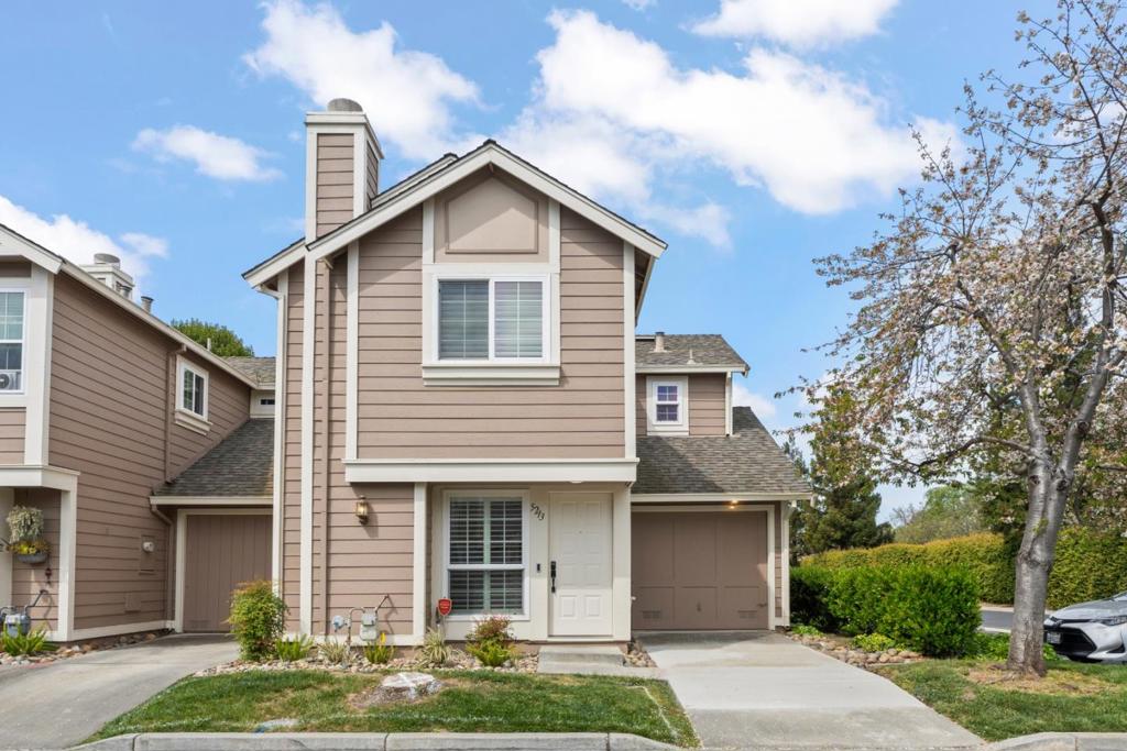 5213 Myna Court Property Photo 1