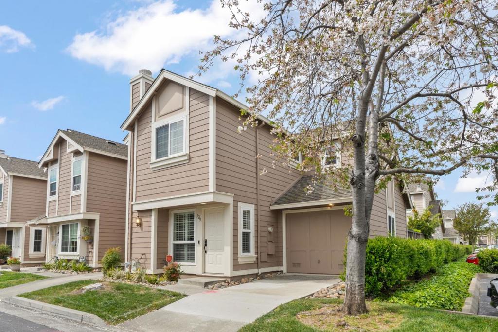 5213 Myna Court Property Photo 2