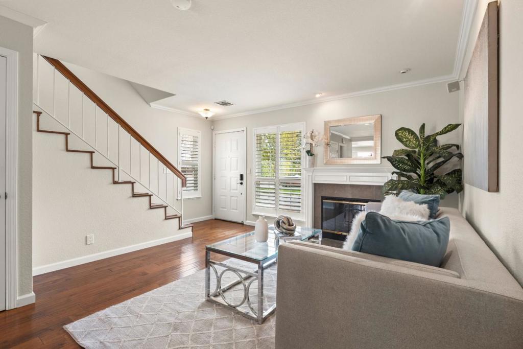 5213 Myna Court Property Photo 3