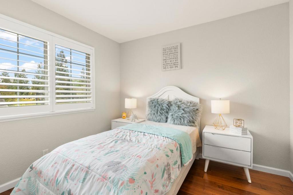 5213 Myna Court Property Photo 21