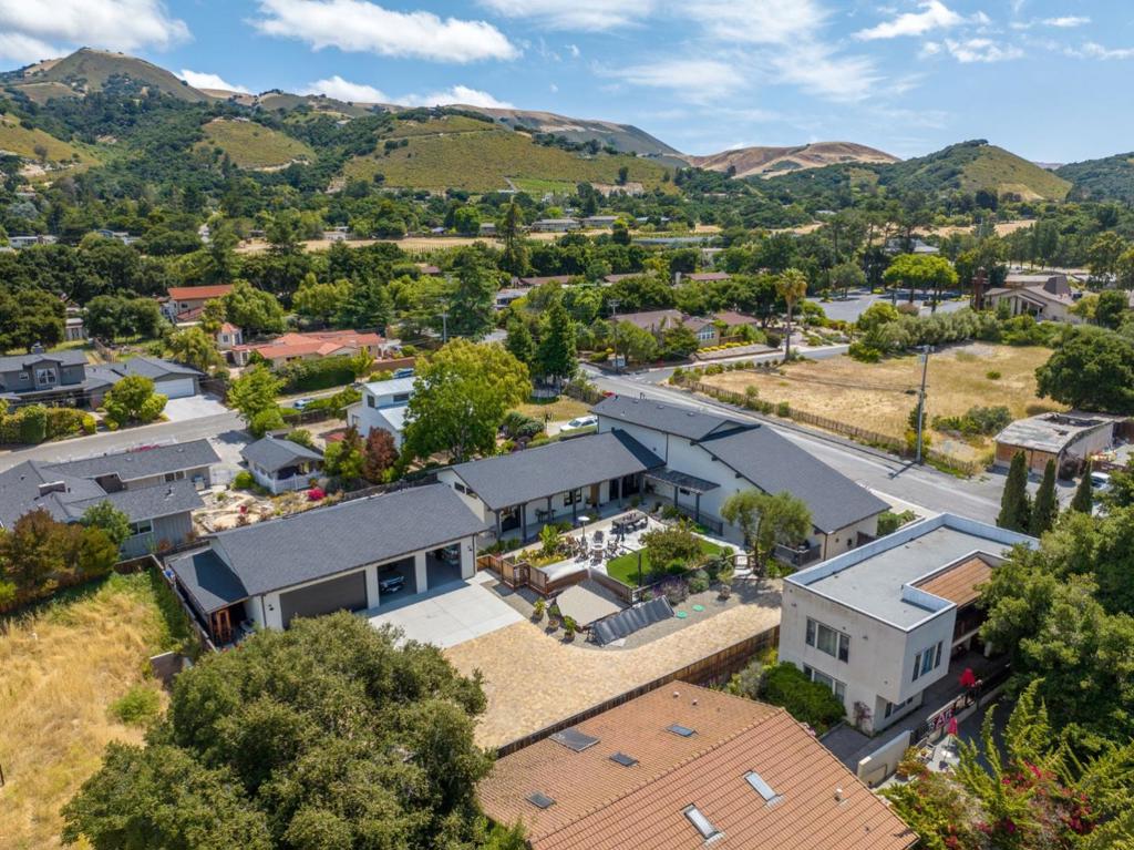 8 El Caminito Road Property Photo
