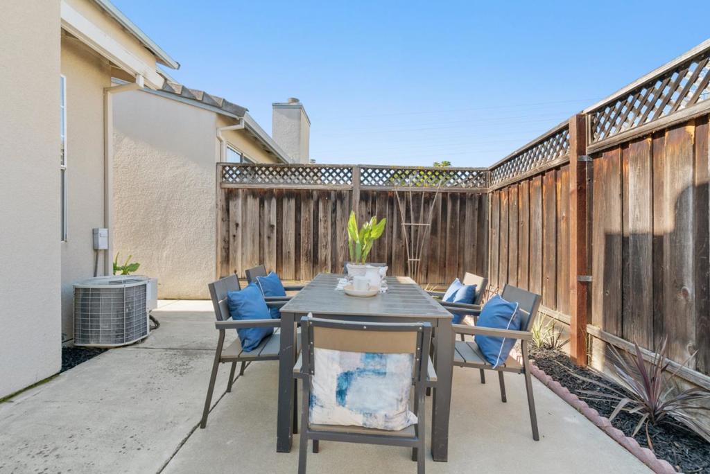 2165 Agnew Road Property Photo 40