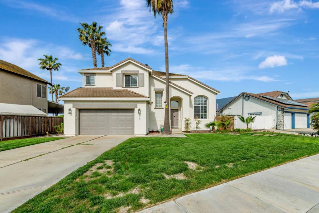 2072 Windward Property Photo 1