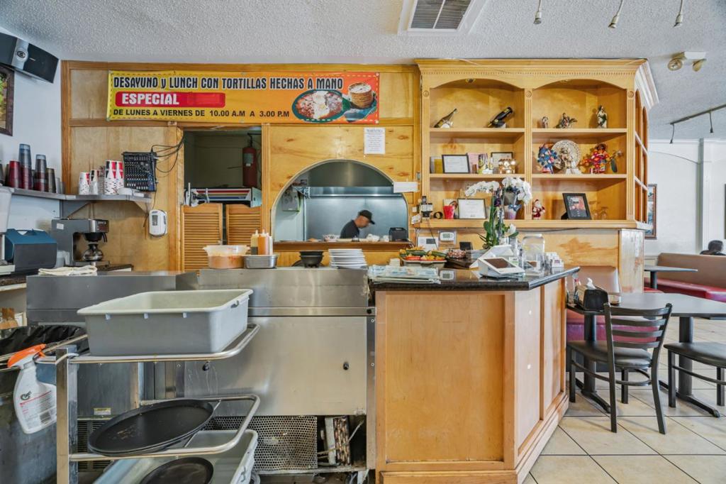 5272 5272 Monterey Road Property Photo 6