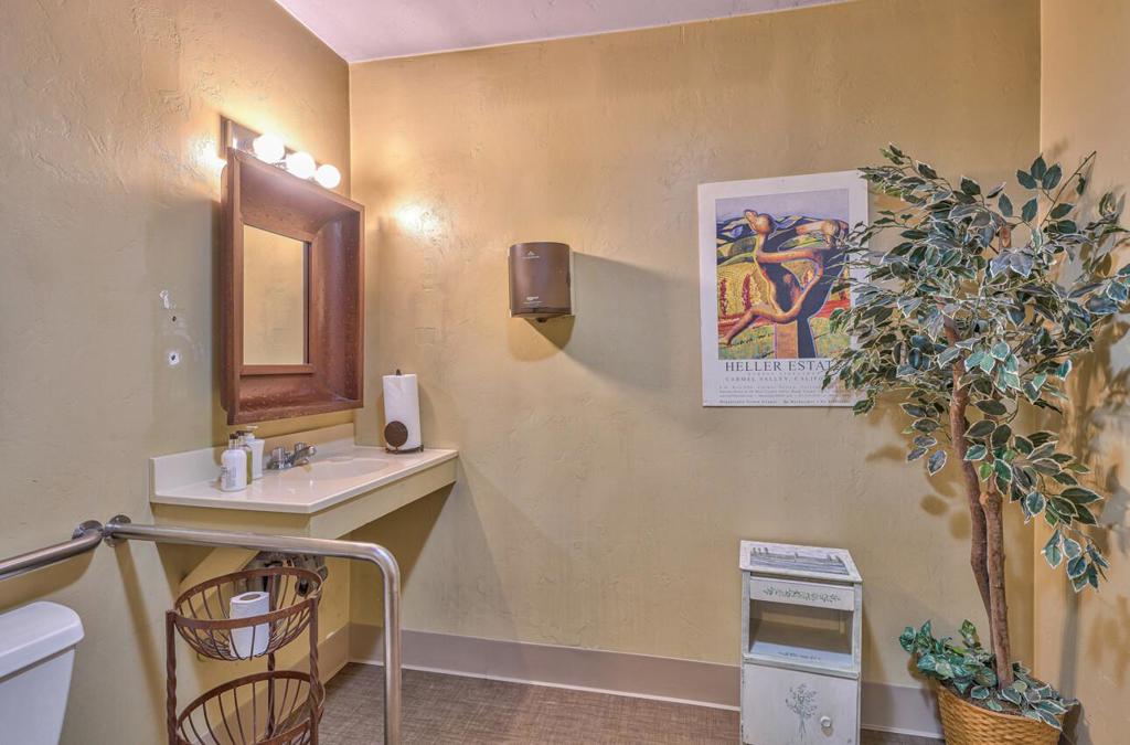 W Carmel Valley Road Property Photo 22