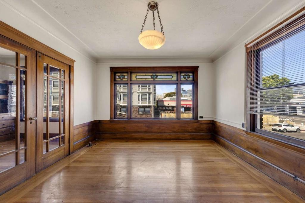 918920 Oak Street Property Photo 3