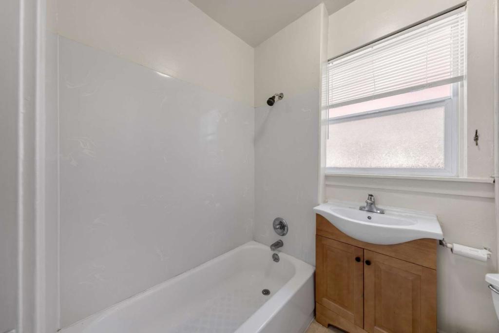 918920 Oak Street Property Photo 5